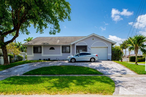 Modern House Blue Sky — Stock Photo, Image