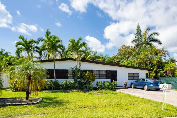 Sunny Isles Beach Usa April 2021 Foto Serie Bostadshus Golden — Stockfoto