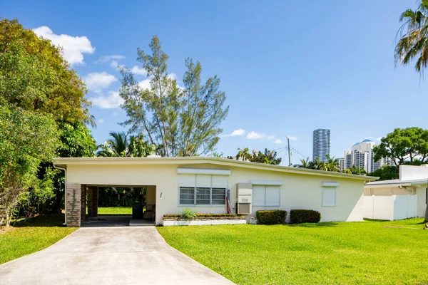 Sunny Isles Beach Usa April 2021 Foto Serie Bostadshus Golden — Stockfoto