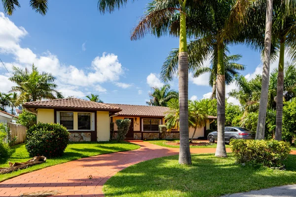 Sunny Isles Beach Usa April 2021 Foto Serie Bostadshus Golden — Stockfoto