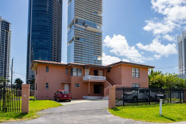 Sunny Isles Beach Usa April 2021 Foto Van Huizen Golden — Stockfoto