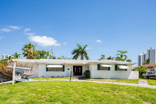 Sunny Isles Beach Usa April 2021 Foto Serie Bostadshus Golden — Stockfoto