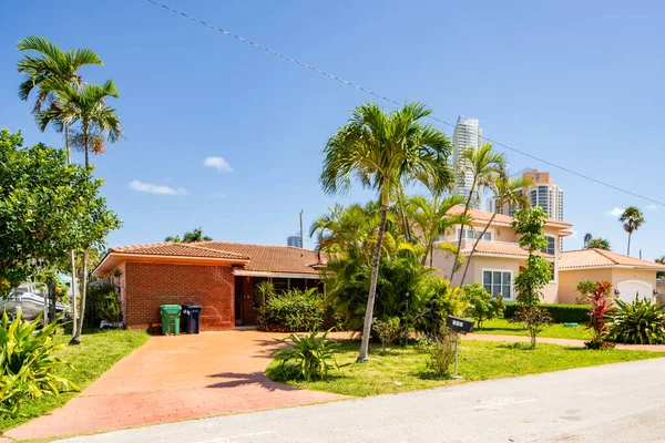 Sunny Isles Beach Usa April 2021 Foto Serie Bostadshus Golden — Stockfoto