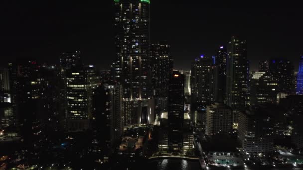 Oldalsó Ablak Kilátás Éjszakai Légi Felvétel Brickell Miami Város Táj — Stock videók