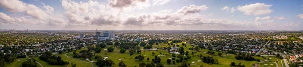 空中パノラマハリウッドレイクスFlアメリカゴルフコースの風景 — ストック写真