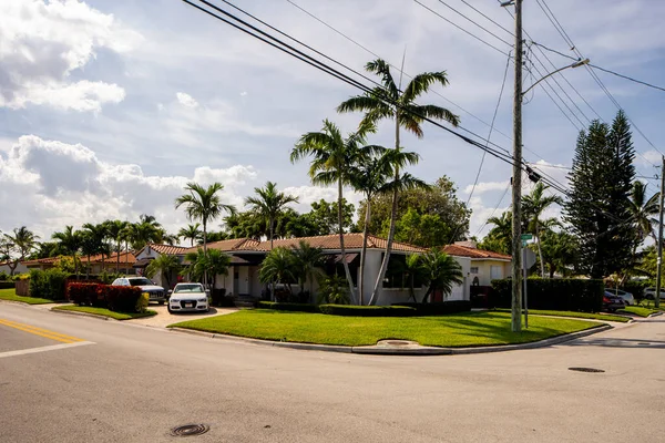 Surfside Miami Usa May 2021 Φωτογραφική Σειρά Μονοκατοικιών Στο Surfside — Φωτογραφία Αρχείου