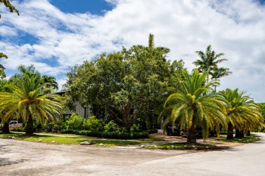 Miami Beach, FL, ABD - 10 Mayıs 2021: La Gorce Adası 'ndaki lüks bir evin fotoğrafı