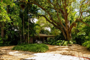 Brickell, FL, ABD - 15 Mayıs 2021: Brickell Miami 'deki tek bir aile evinin fotoğrafı