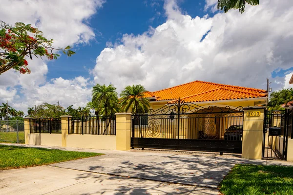 Brickell Estados Unidos Mayo 2021 Foto Una Casa Unifamiliar Barrio — Foto de Stock