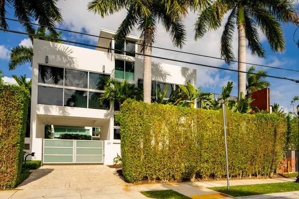 Miami Beach Usa May 2021 Photo Upscale Single Family Home — Stock Photo, Image