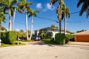 Pompano Plajı, FL, ABD - 22 Mayıs 2021: Pompano Beach Florida USA 'da tek kişilik aile evi