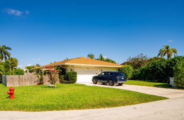 Pompano Plajı, FL, ABD - 22 Mayıs 2021: Pompano Beach Florida USA 'da tek kişilik aile evi