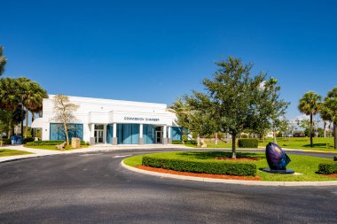 Pompano Plajı, FL, ABD - 22 Mayıs 2021: Pompano Plaj Hükümet Binası