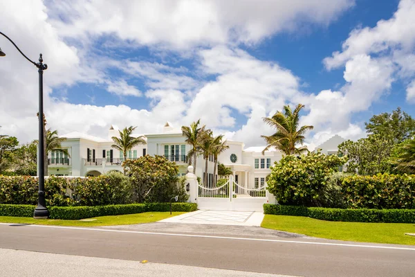West Palm Beach Usa 2021年5月22日 West Palm Beach Florida Usaの高級シングルファミリーハウスの写真 — ストック写真
