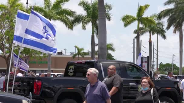 南フロリダのイスラエルの支援の路地は空気中のフラグ — ストック動画