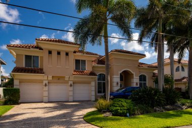 Delray Beach, FL, ABD - 28 Mayıs 2021: Tropic Island Delray Beach, FL USA