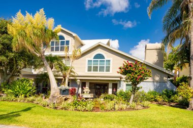 Delray Beach, FL, ABD - 28 Mayıs 2021: Tropic Island Delray Beach, FL USA