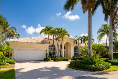 Delray Beach, FL, ABD - 28 Mayıs 2021: Tropic Island Delray Beach, FL USA