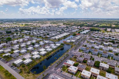 Delray Beach, FL, ABD - 28 Mayıs 2021: Hava Fotoğrafları Kings Point konfor Delray Beach FL 55 ve daha eski bir topluluk