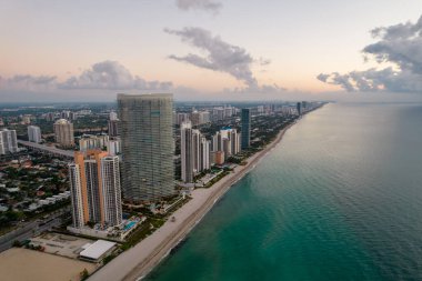 Miami Sunny Isles Beach FL ABD 'deki gökdelenler.