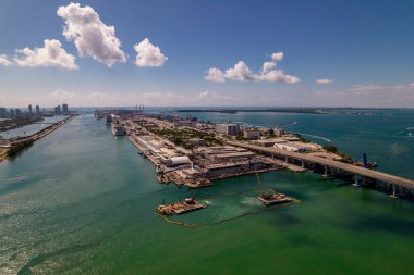 Miami 2021 Port 'ta havadan fotoğraf yapımı.