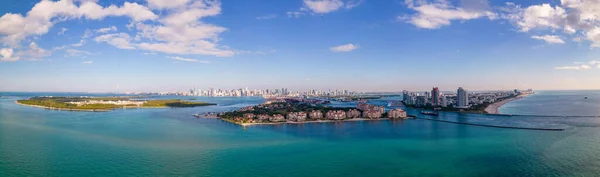 Panorama Aéreo Majestoso Miami Beach Vista Fisher Island Entrada Praia — Fotografia de Stock