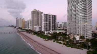 Hava görüntüleri Sunny Isles Miami Sahili Balıkçı iskelesi 5k ile