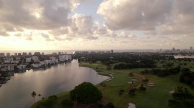 Havadan Miami manzarası 5k video gündoğumu okyanusu