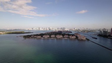  Miami Sahili Fisher Adası yörüngesinde 5k hava aracı