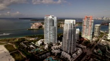 Yüksek katlı evler Miami Plajı 5k hava görüntüsü