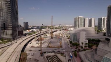 Miami şehir merkezindeki köprü inşaatı.