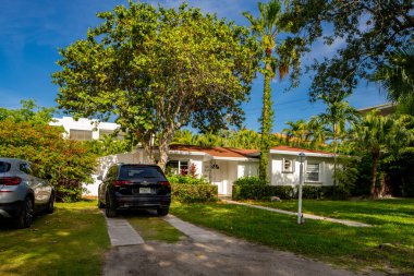 Miami, FL, ABD - 3 Haziran 2021 Key Biscayne Miami FL ABD 'deki lüks bekar aile evi