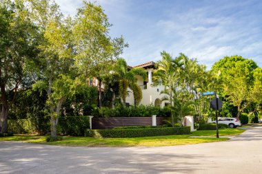 Miami, FL, ABD - 3 Haziran 2021 Key Biscayne Miami FL ABD 'deki lüks bekar aile evi