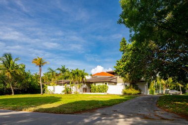 Miami, FL, ABD - 3 Haziran 2021 Key Biscayne Miami FL ABD 'deki lüks bekar aile evi