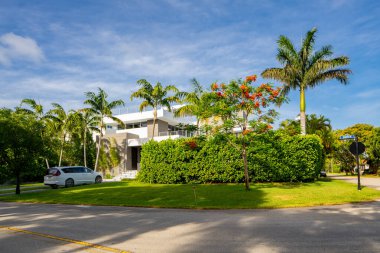Miami, FL, ABD - 3 Haziran 2021 Key Biscayne Miami FL ABD 'deki lüks bekar aile evi