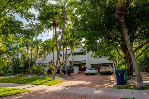 Miami, FL, ABD - 3 Haziran 2021 Key Biscayne Miami FL ABD 'deki lüks bekar aile evi