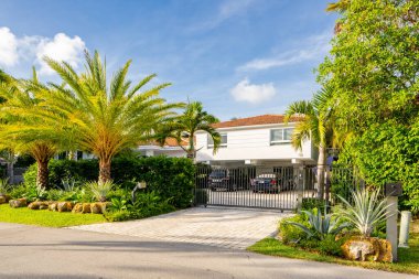 Miami, FL, ABD - 3 Haziran 2021 Key Biscayne Miami FL ABD 'deki lüks bekar aile evi