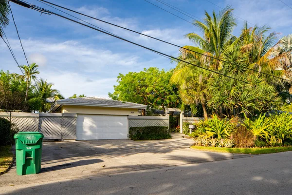 Miami, FL, ABD - 3 Haziran 2021 Key Biscayne Miami FL ABD 'deki lüks bekar aile evi