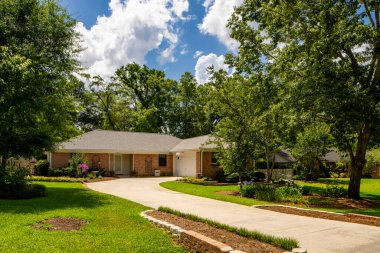 Tallahassee, FL, ABD - 12 Mayıs 2021: Tallahassee Florida ABD 'deki tek aile evi