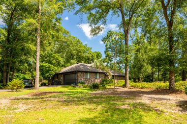 Tallahassee, FL, ABD - 12 Mayıs 2021: Tallahassee Florida ABD 'deki tek aile evi