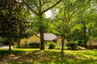 Tallahassee, FL, ABD - 12 Mayıs 2021: Tallahassee Florida ABD 'deki tek aile evi