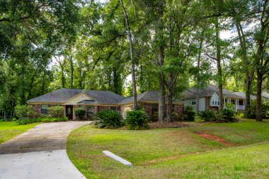 Tallahassee, FL, ABD - 12 Mayıs 2021: Tallahassee Florida ABD 'deki tek aile evi