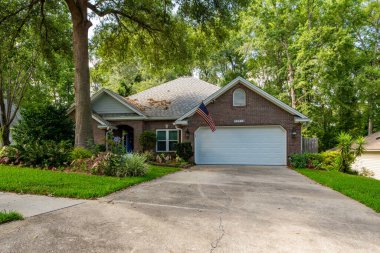 Tallahassee, FL, ABD - 12 Mayıs 2021: Tallahassee Florida ABD 'deki tek aile evi