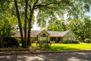 Tallahassee, FL, ABD - 12 Mayıs 2021: Tallahassee Florida ABD 'deki tek aile evi