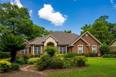 Tallahassee, FL, ABD - 12 Mayıs 2021: Tallahassee Florida ABD 'deki tek aile evi