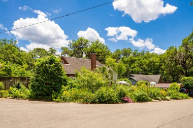 Tallahassee, FL, ABD - 12 Mayıs 2021: Tallahassee Florida ABD 'deki tek aile evi