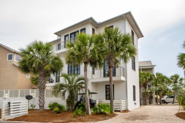Seaside, FL, ABD - 12 Haziran 2021: Florida 'da tatil için kiralanan havayolları için kullanılan gayrımenkul
