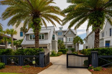 Seaside, FL, ABD - 12 Haziran 2021: Florida 'da tatil için kiralanan havayolları için kullanılan gayrımenkul