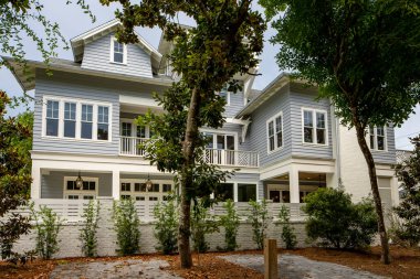 Seaside, FL, ABD - 12 Haziran 2021: Florida 'da tatil için kiralanan havayolları için kullanılan gayrımenkul