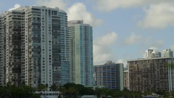 都市のシーンで高層ビルのパララックス映像4K — ストック動画